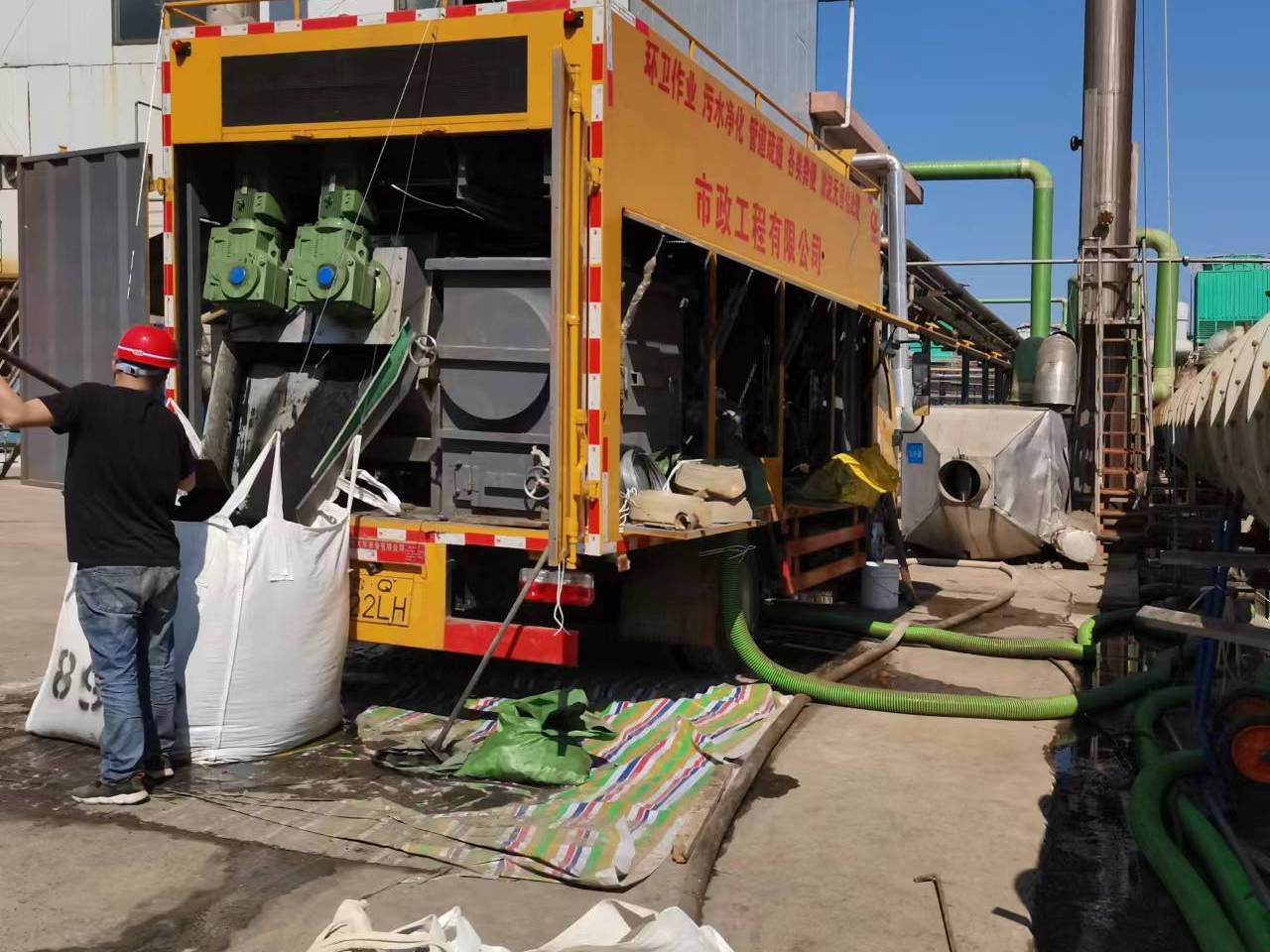 巩义淤泥压干处理